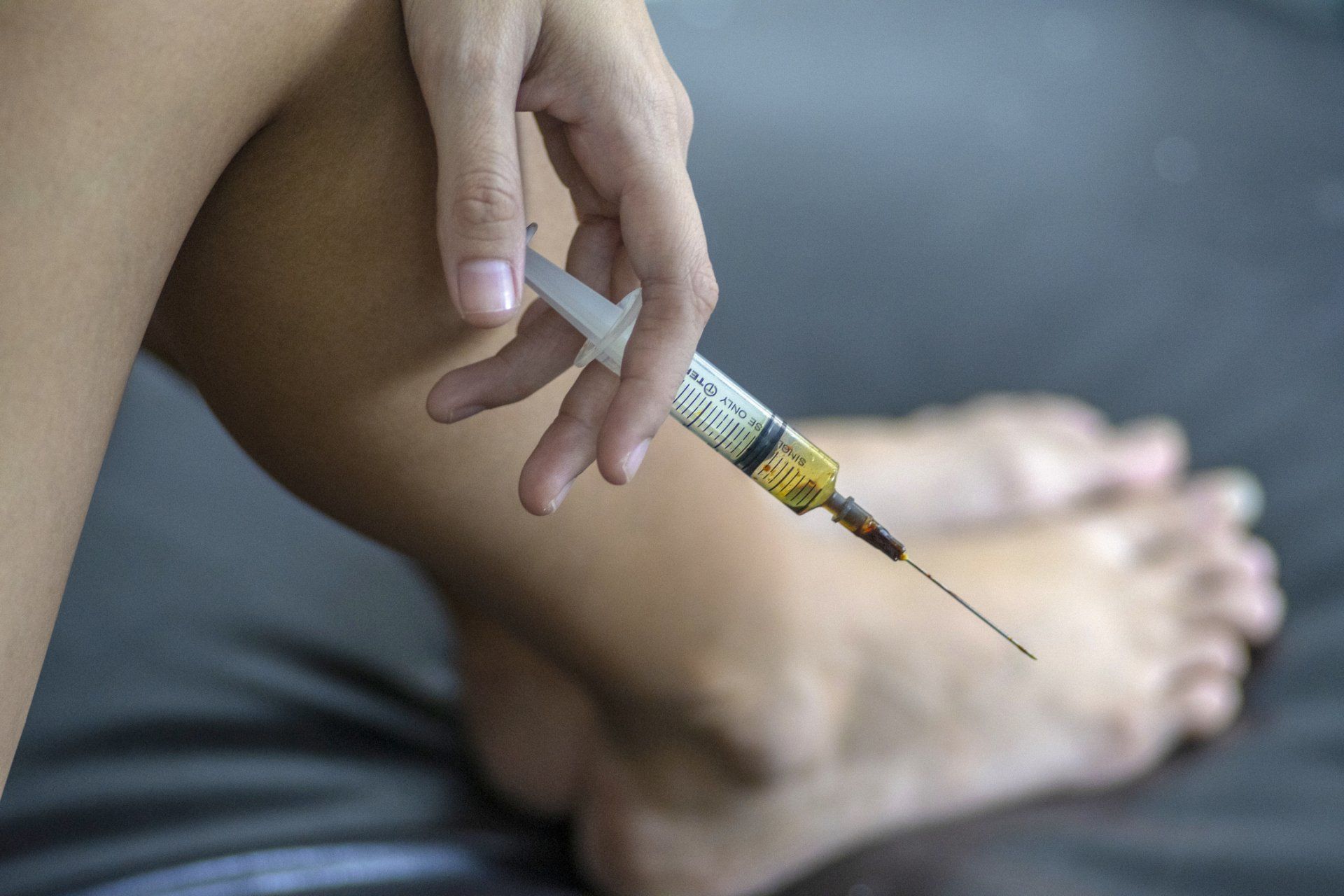 Woman Drug addict injecting herself – Waitara, NSW – Suzy Q Counsellor and Coach Woman Drug addict injecting herself – Waitara, NSW – Suzy Q Counsellor and Coach