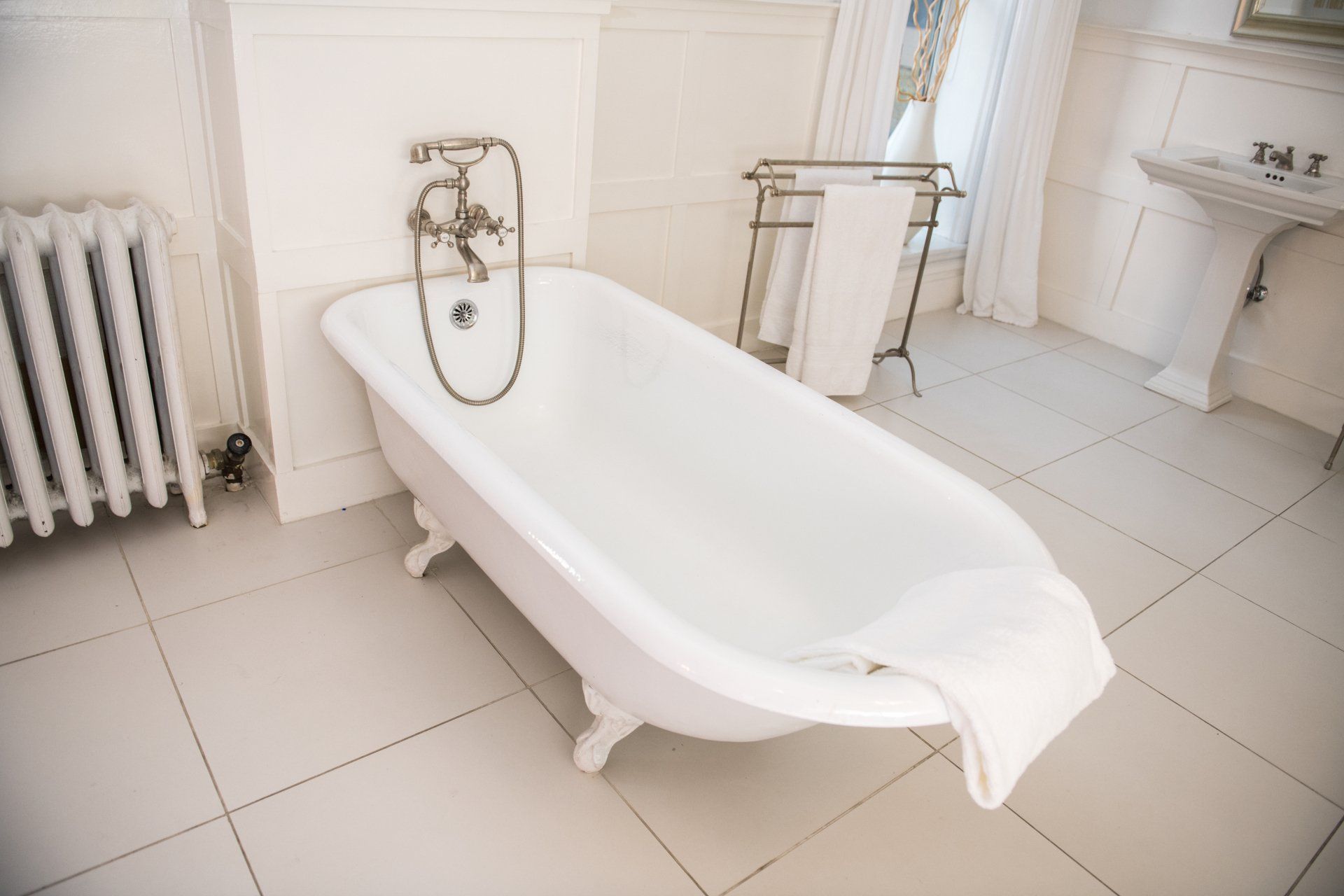 Clawfoot Tub in Older Bathroom
