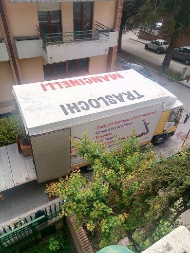 furgoncino traslochi mancinelli