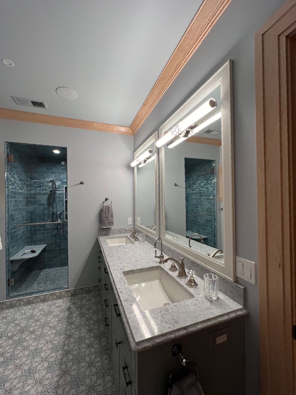 A bathroom with two sinks and two mirrors