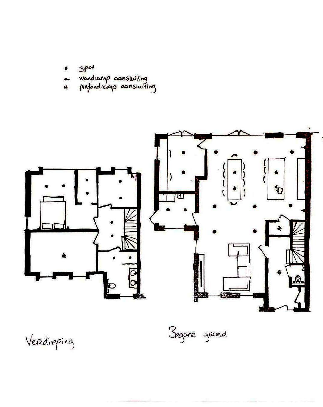 Architectonische plattegronden voor een huis met twee verdiepingen, met weergave van de indeling, kamers en meubelopstelling.
