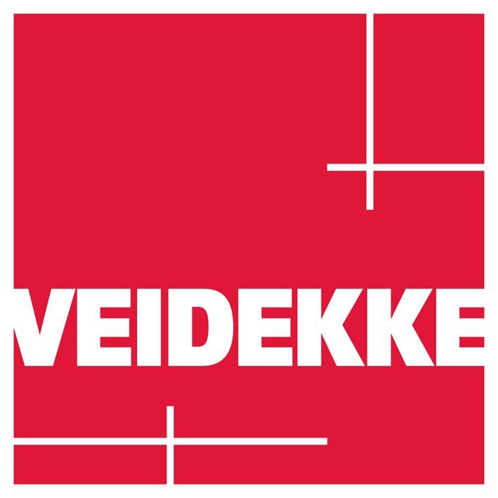 Logo for Veidekke, et byggefirma, hvit tekst på rød firkant, med kryssende hvite linjer.