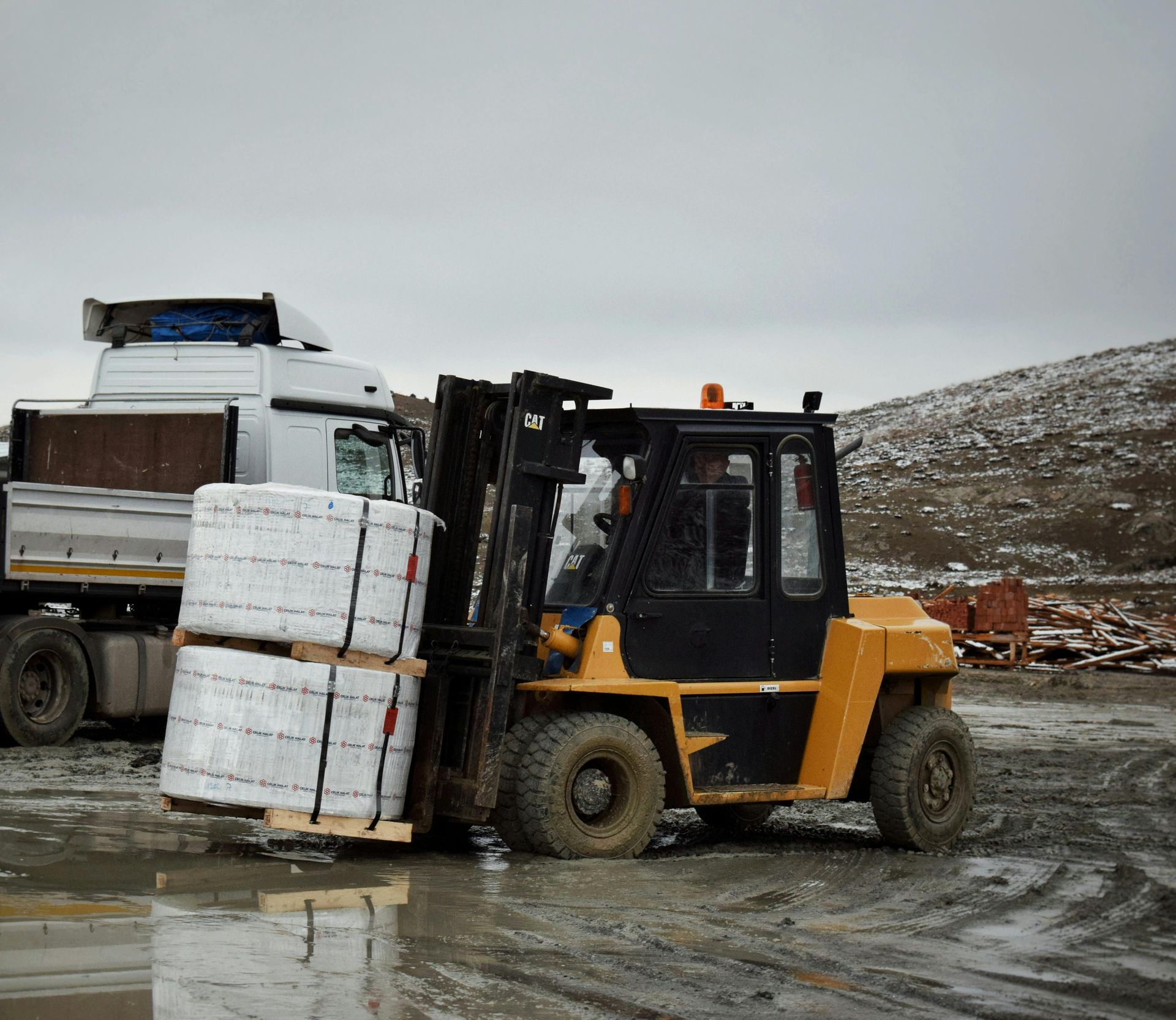 7 Signs Your Forklift Needs Immediate Repair