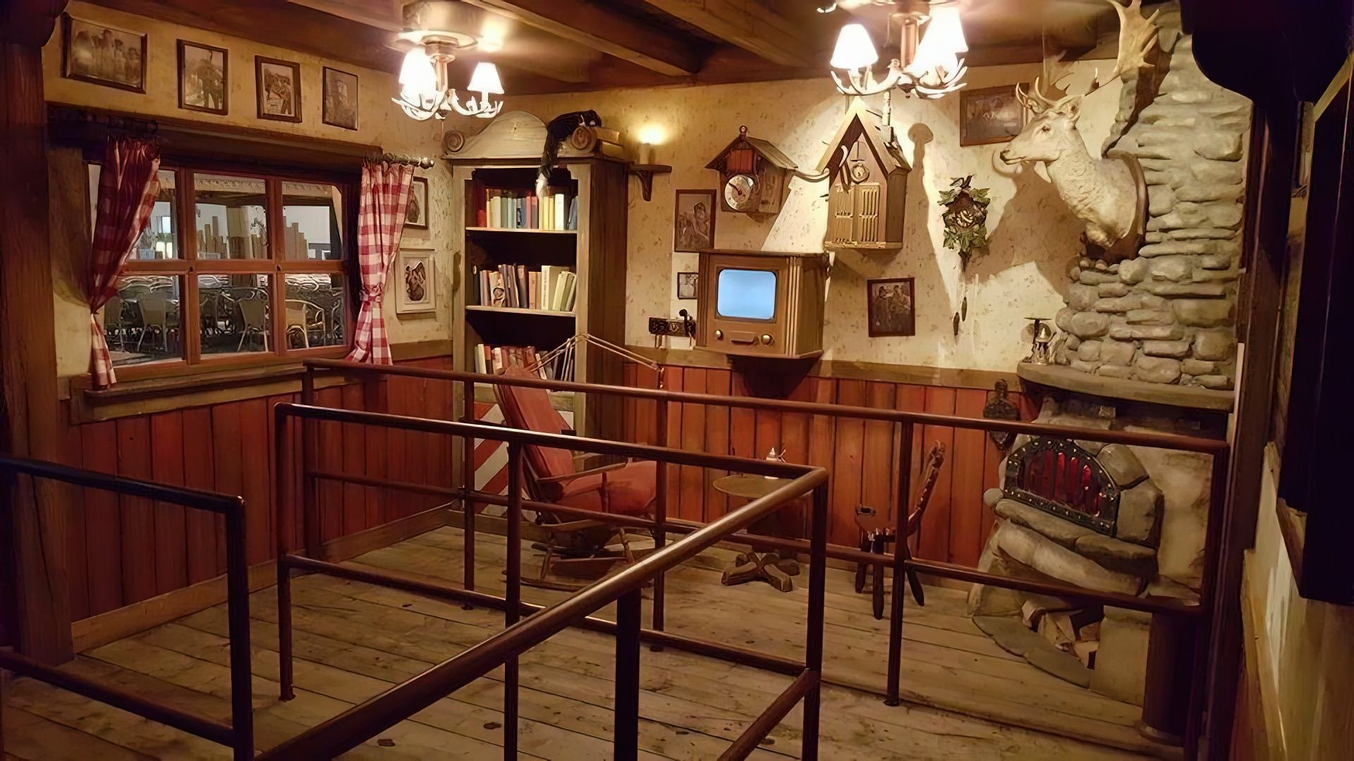 toverland, gethematiseerd interieur wachtrij Blitzbahn
