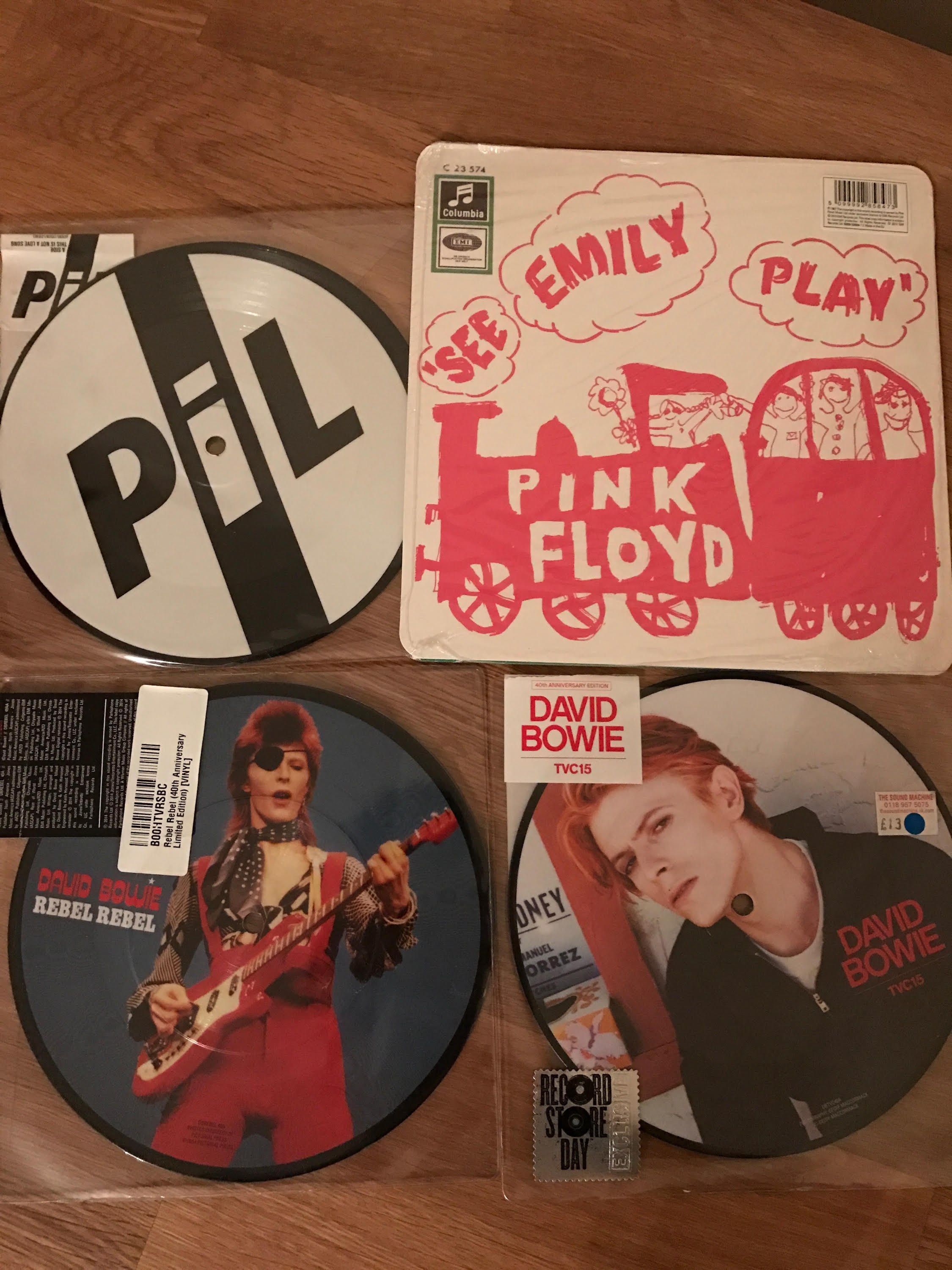 A collection of records including one by pink floyd