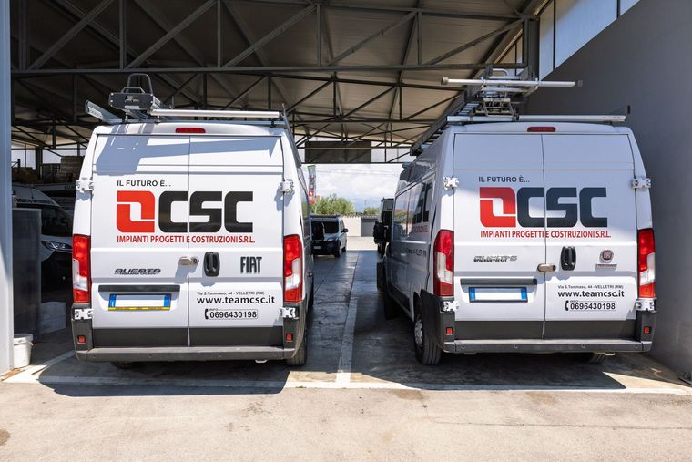 Mezzo di servizio CSC Impianti presso la struttura operativa aziendale