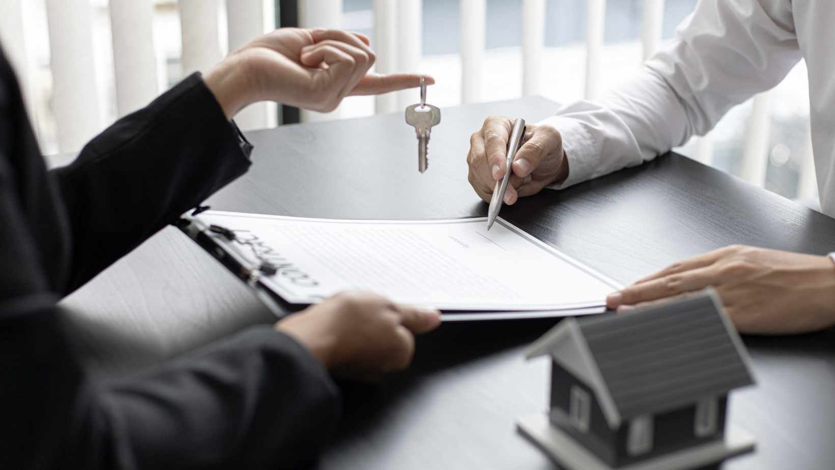 Perosn signing a sale and purchase agreement f property in new Zealand