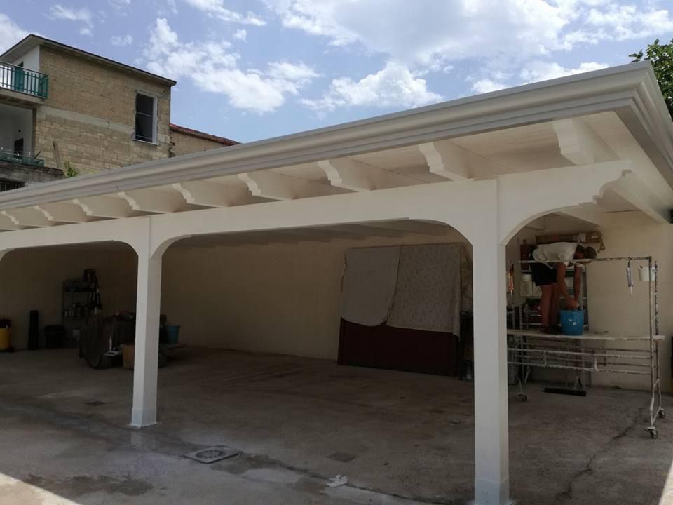 veranda in legno bianco