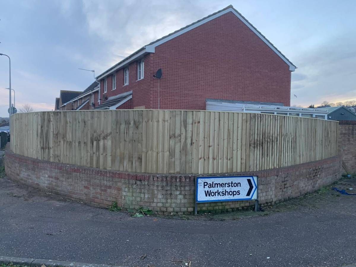J&Z Fencing Barry wooden panels curved to follow wall