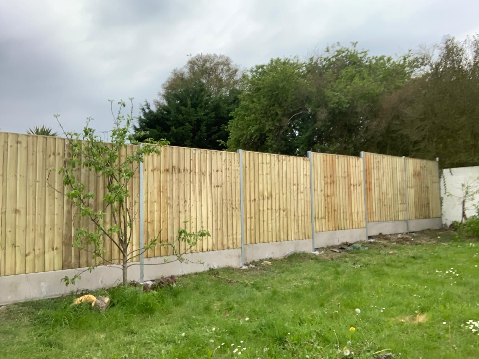 Wooden fence installation with Duraposts and concrete gravel boards in Penarth by J&Z Fencing Cardiff 