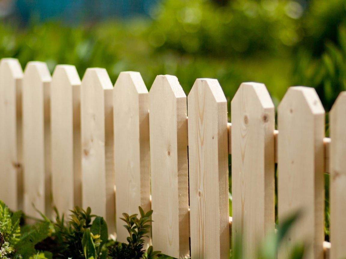 J&Z Fencing wooden picket fencing