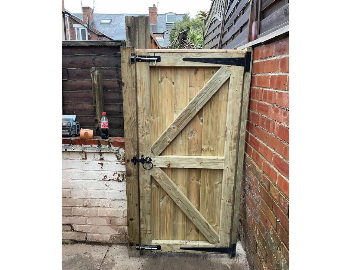 J&Z Fencing wooden garden gate in Sully