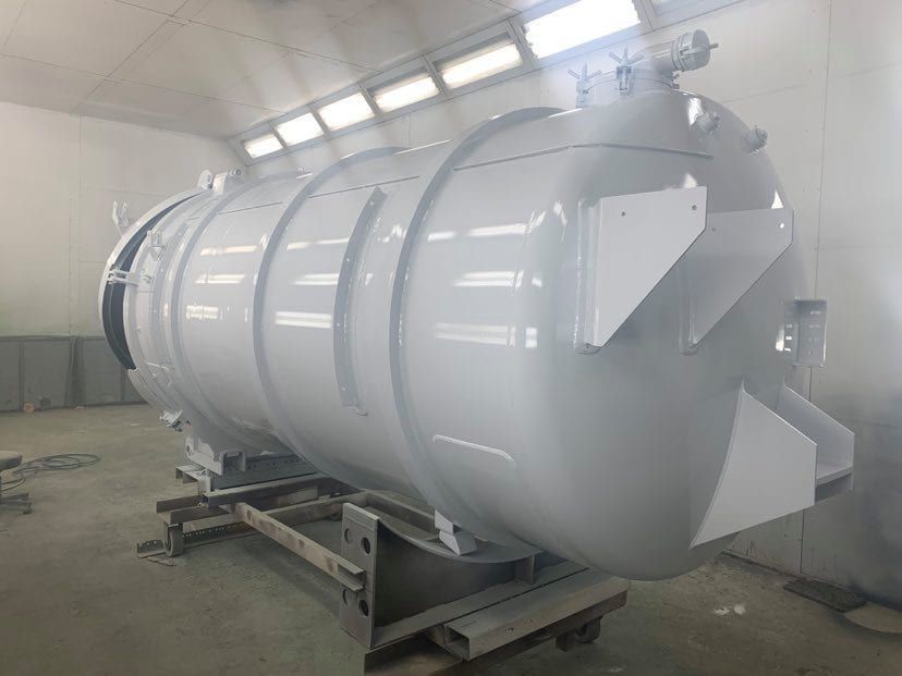 A large white tank is sitting in a room.