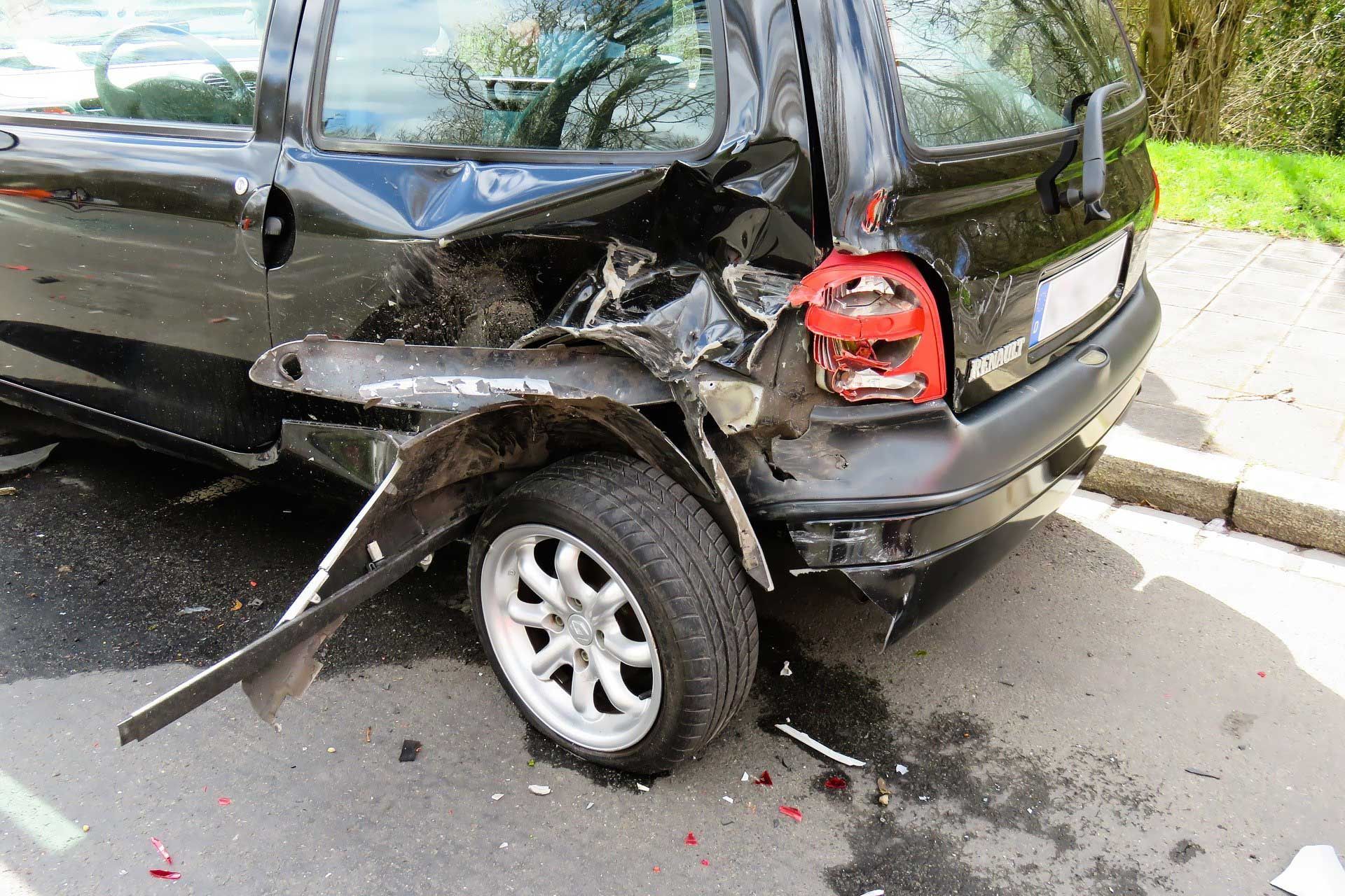 Kanzlei Muffler Autounfall verspätet angezeigt