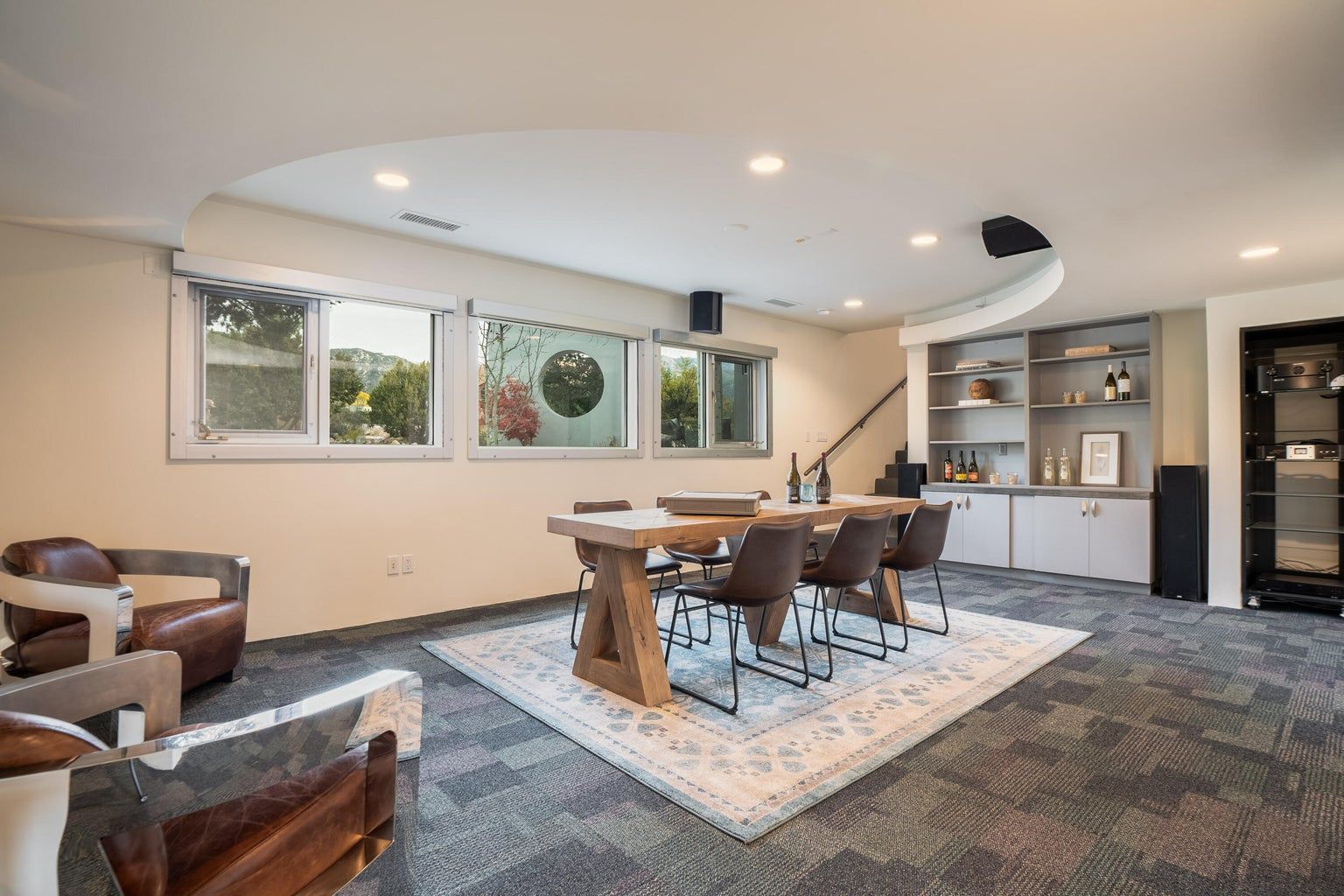A living room with a table and chairs in it.
