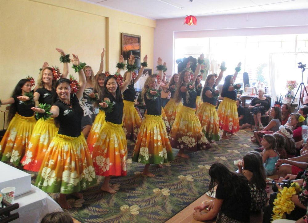 Ho'omana dancers