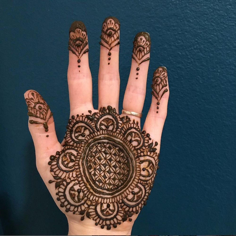 henna painting