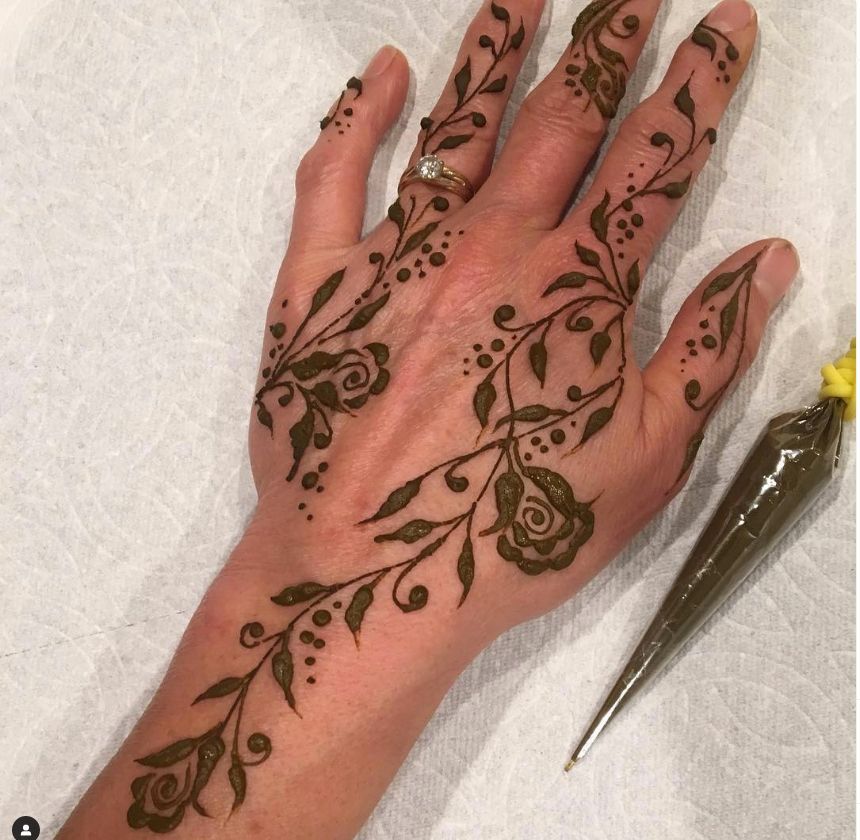 henna painting