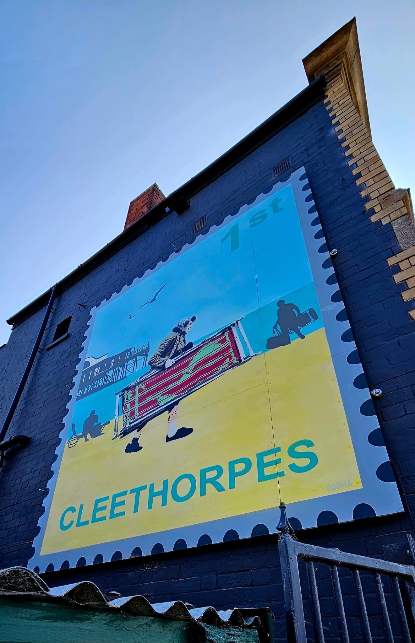 A large painting on the side of a building that says cleethorpes