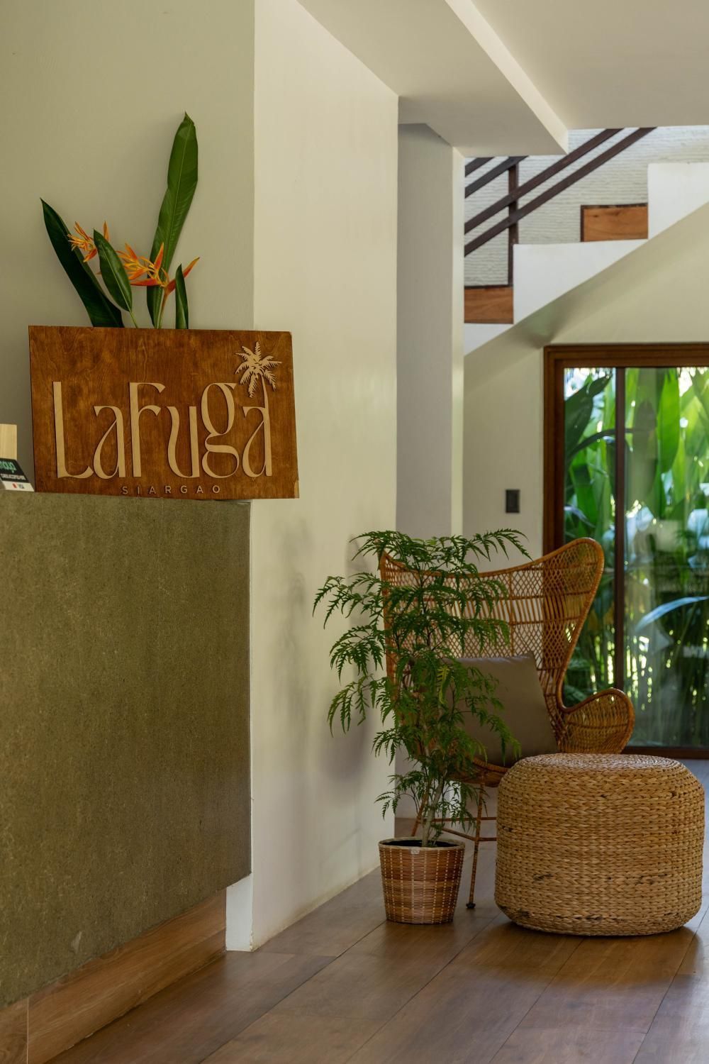 A room with a sign that says lafuga on it
