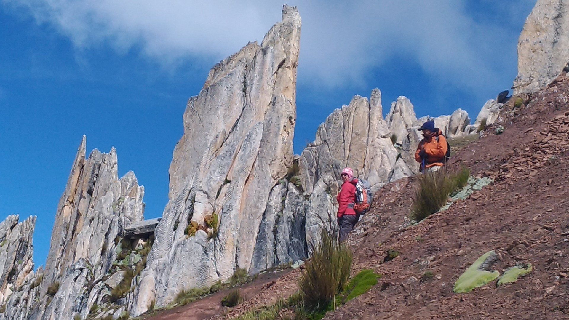 Palcoyo Rainbow mountain Hike