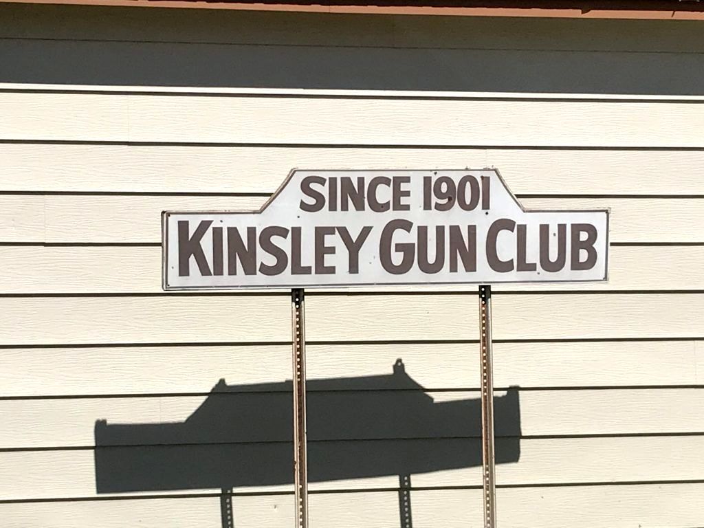 a sign that has kinsley gun club written on it.