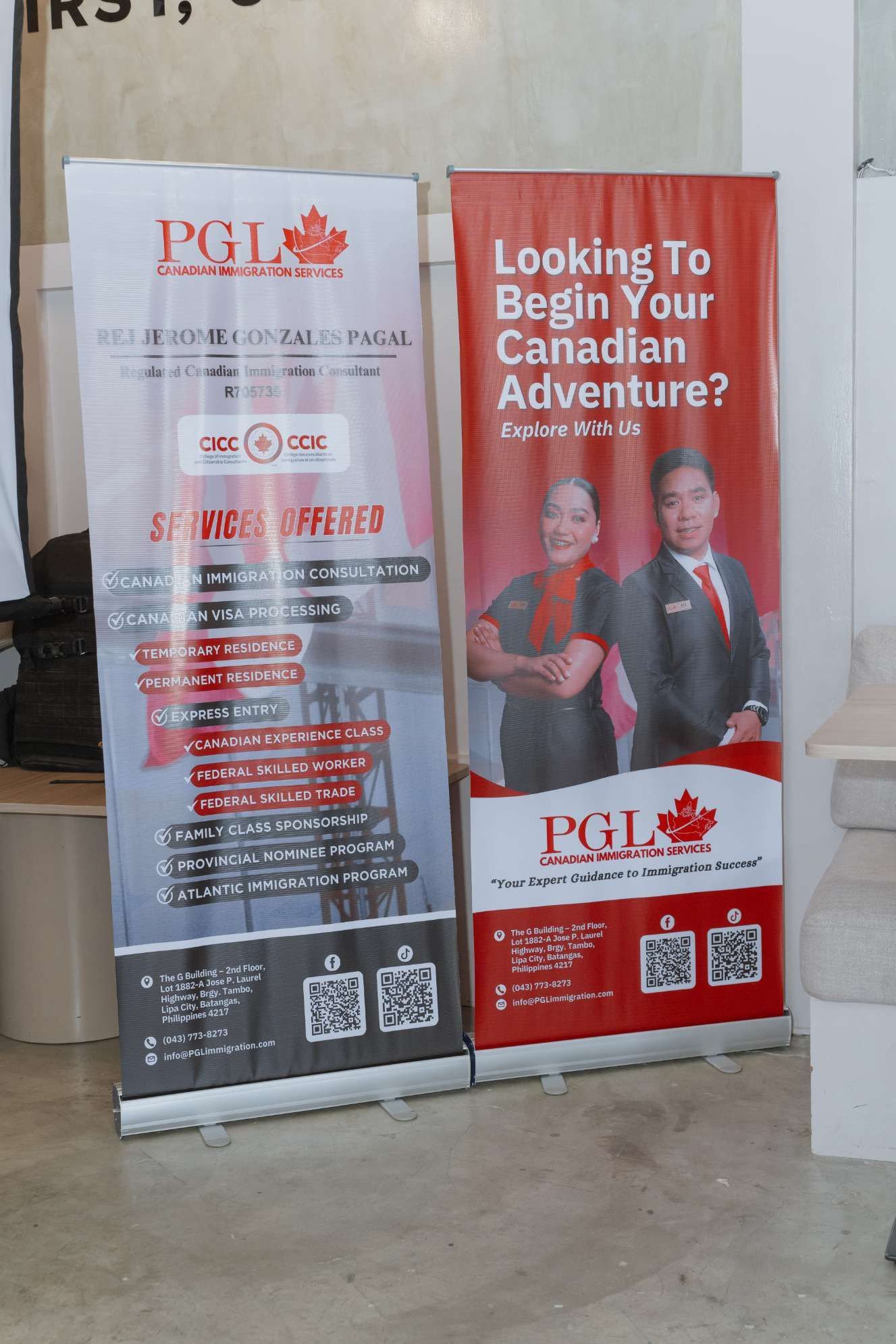 A couple of banners that say looking to begin your canadian adventure