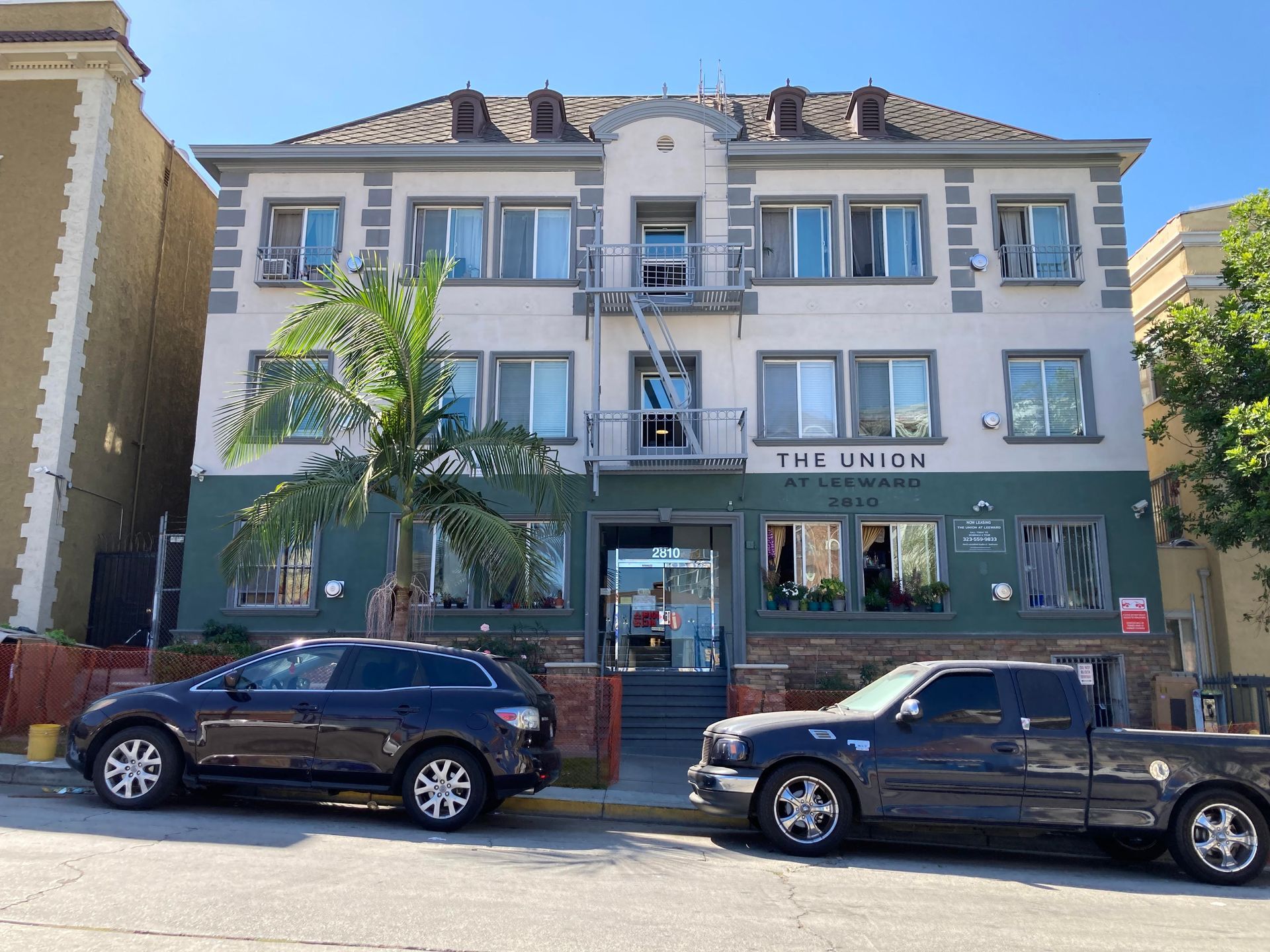 Apartment building 