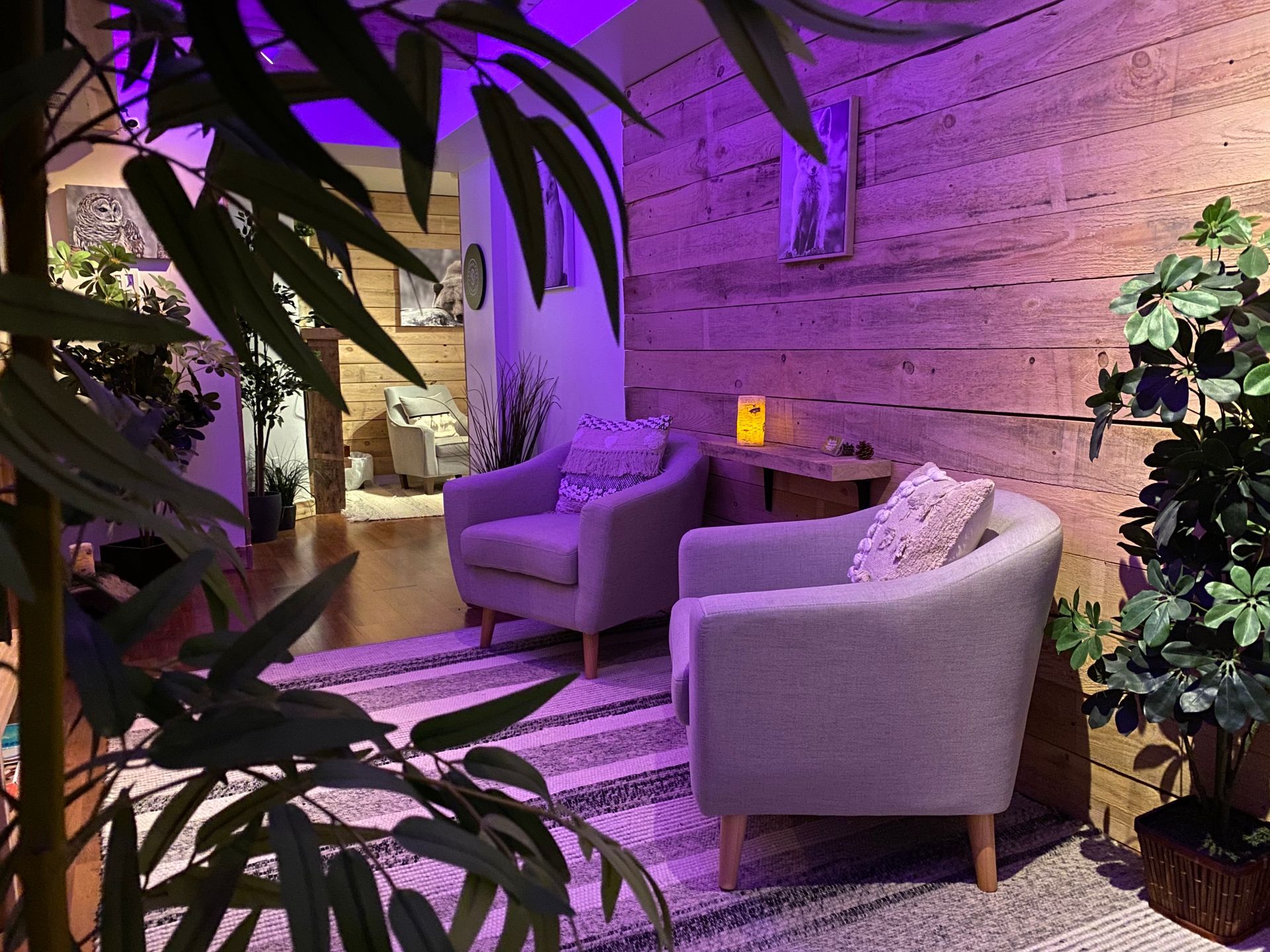 Espace de repos du Spa Centrale Parc aménagé avec des fauteuils confortables pour profiter d'un moment de calme avant ou après un soin.