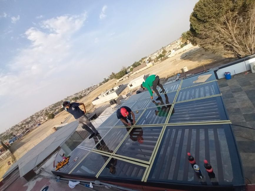 Fachada comercial de cristal y aluminio en Tultepec