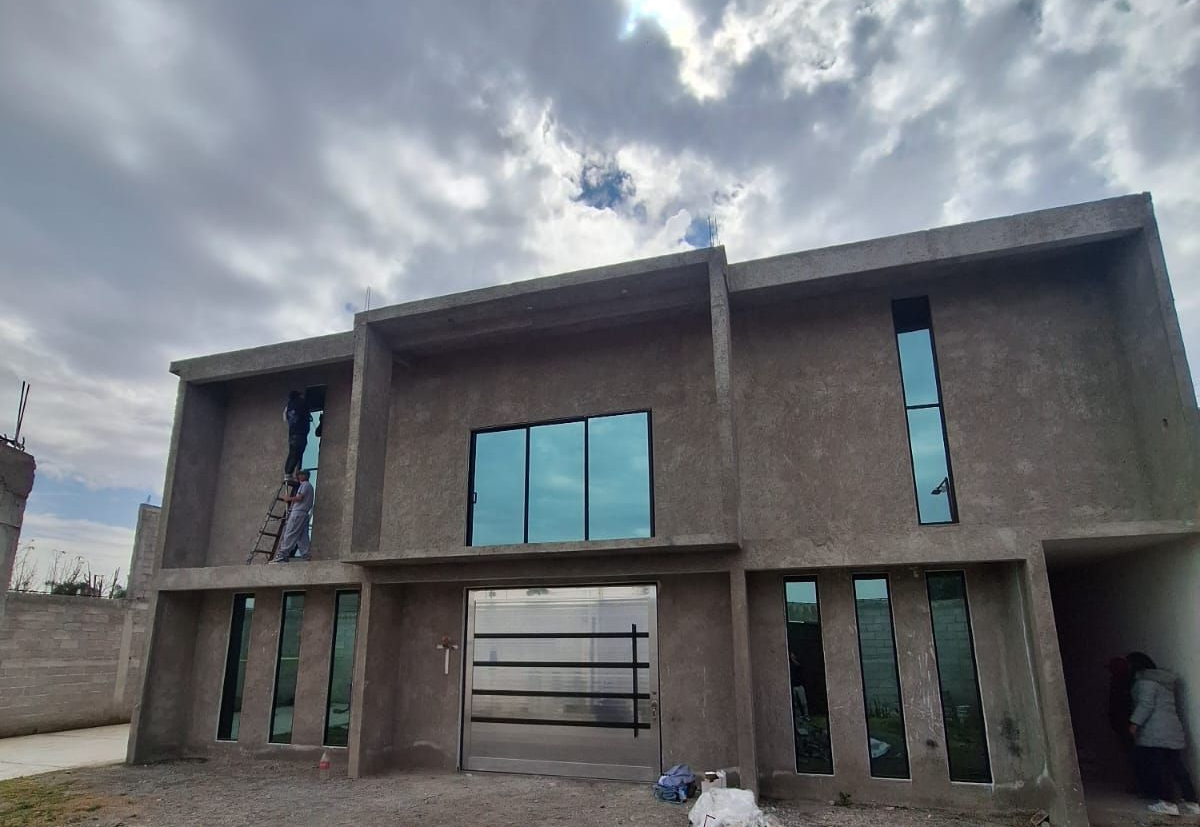 Domo y cubierta de cristal en vivienda moderna