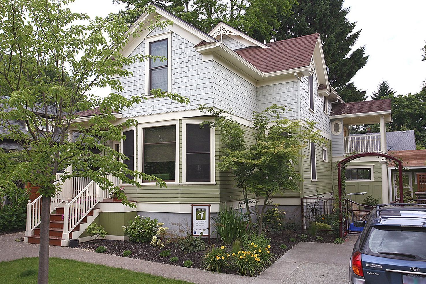 Street view of a 1902 Victorian in Sellwood