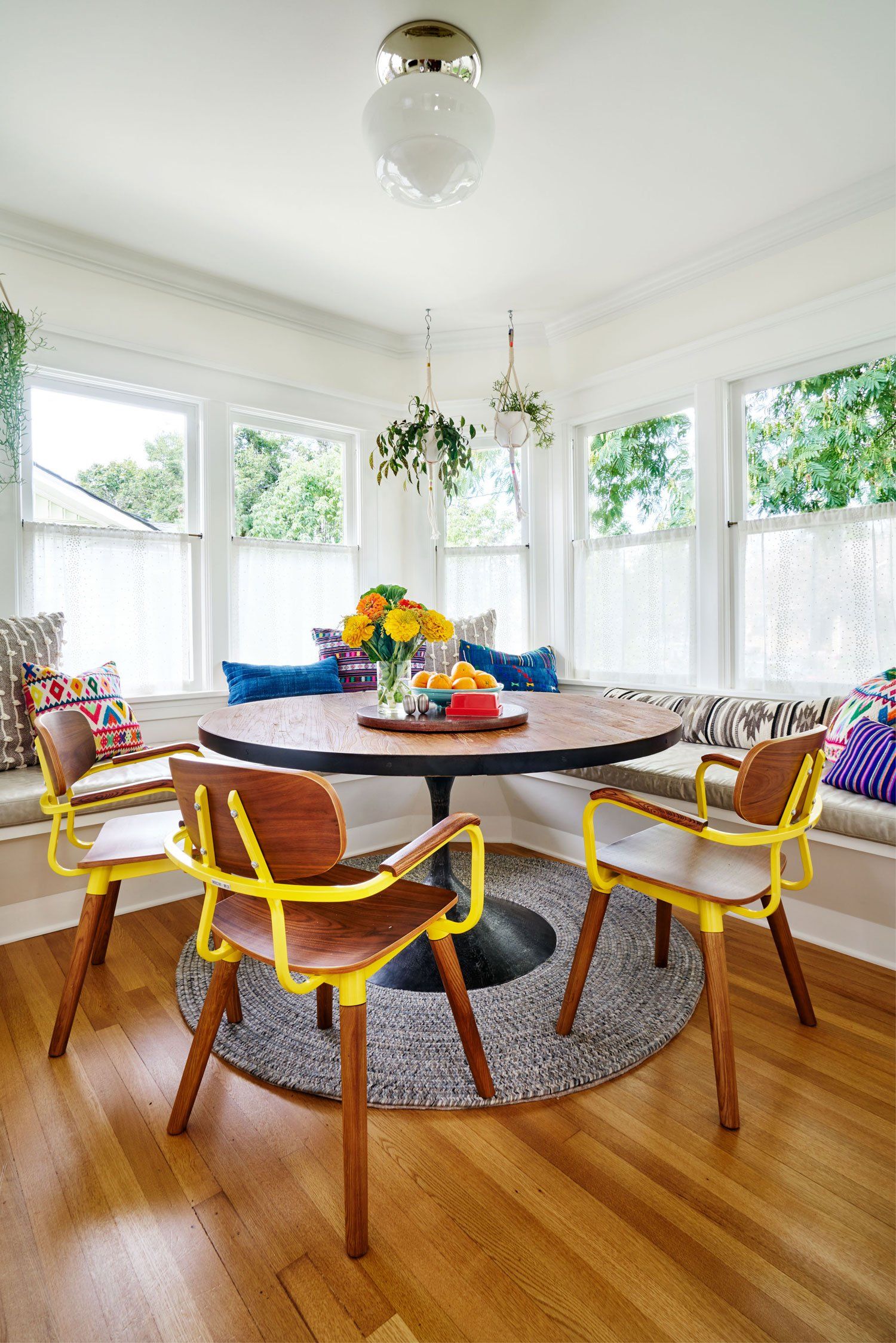 Custom benches by Arciform were added in the nook.