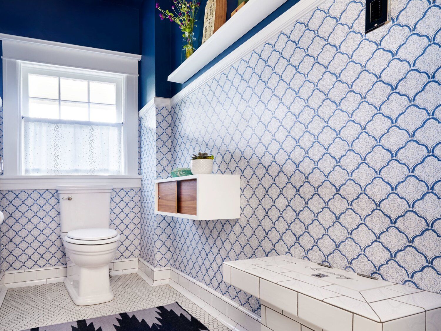 The petite WC holds the laundry chute.