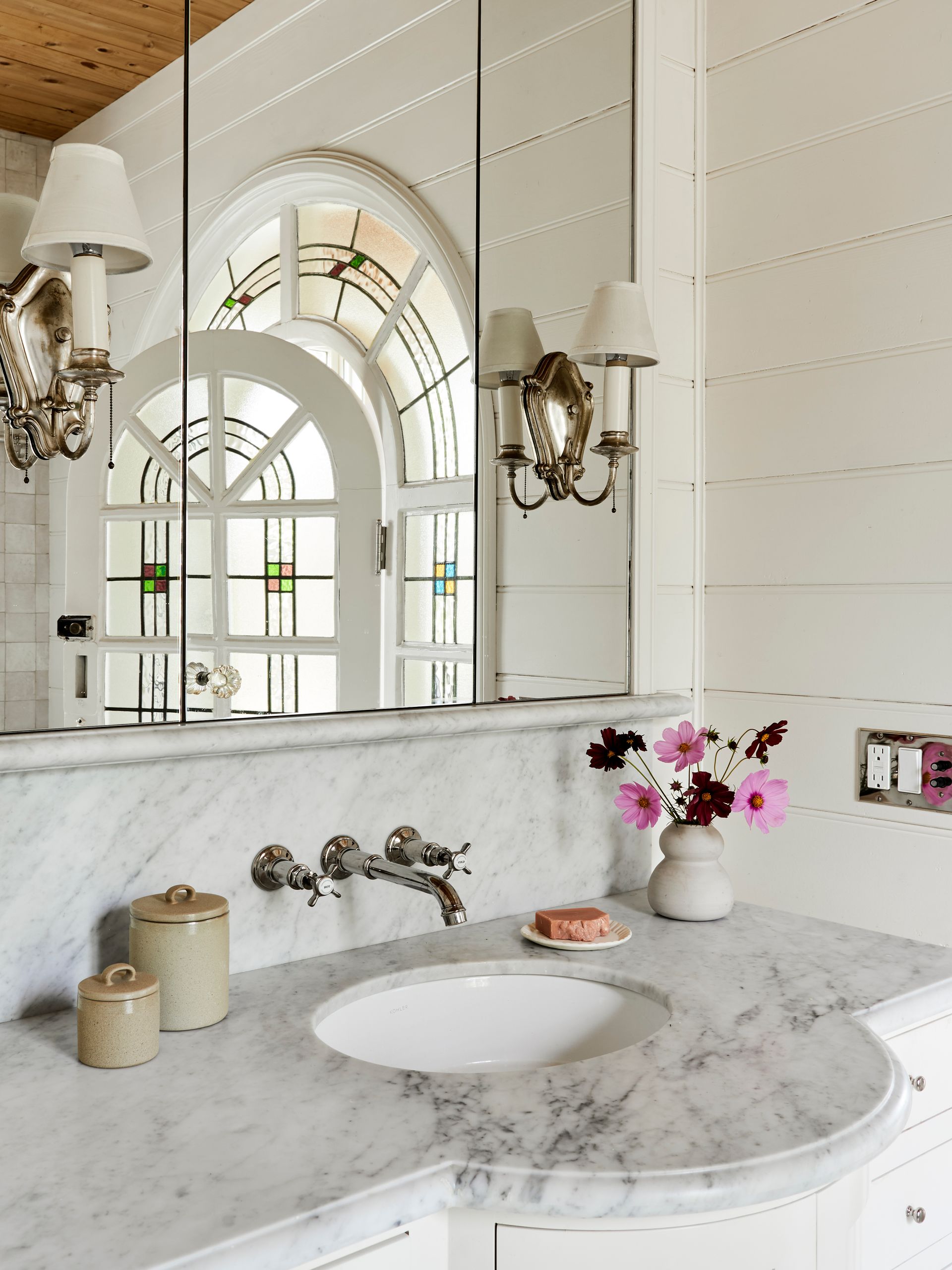A bathroom with two sinks and two mirrors.