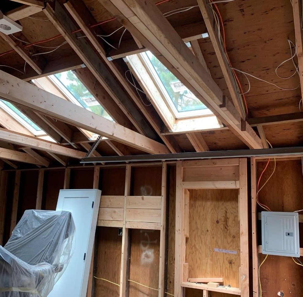 A room with a ceiling that has a skylight in it