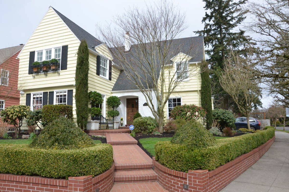 1939 Garrison Colonial Revival – Alameda