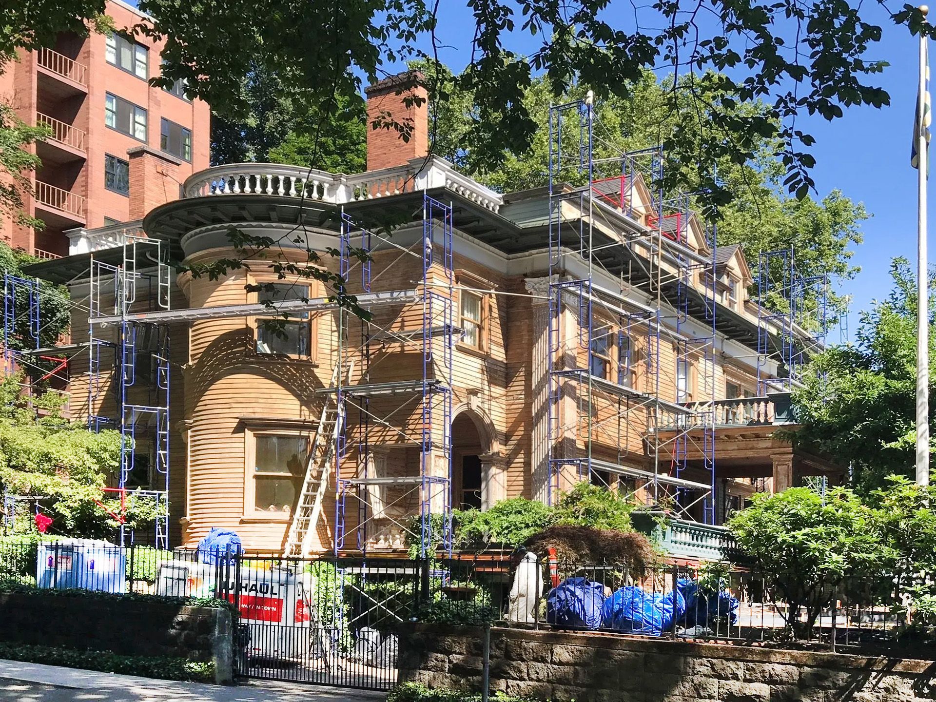 1904 Isam White House during renovation.