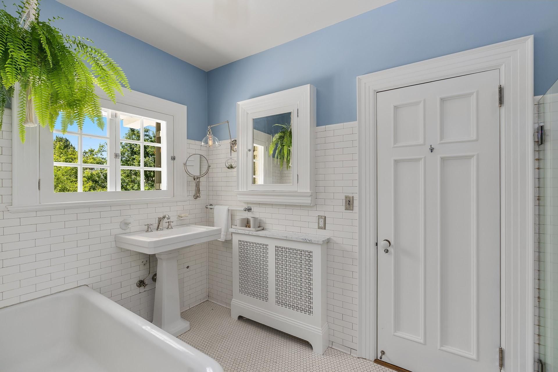 1916 Irvington Colonial Revival original second floor bath