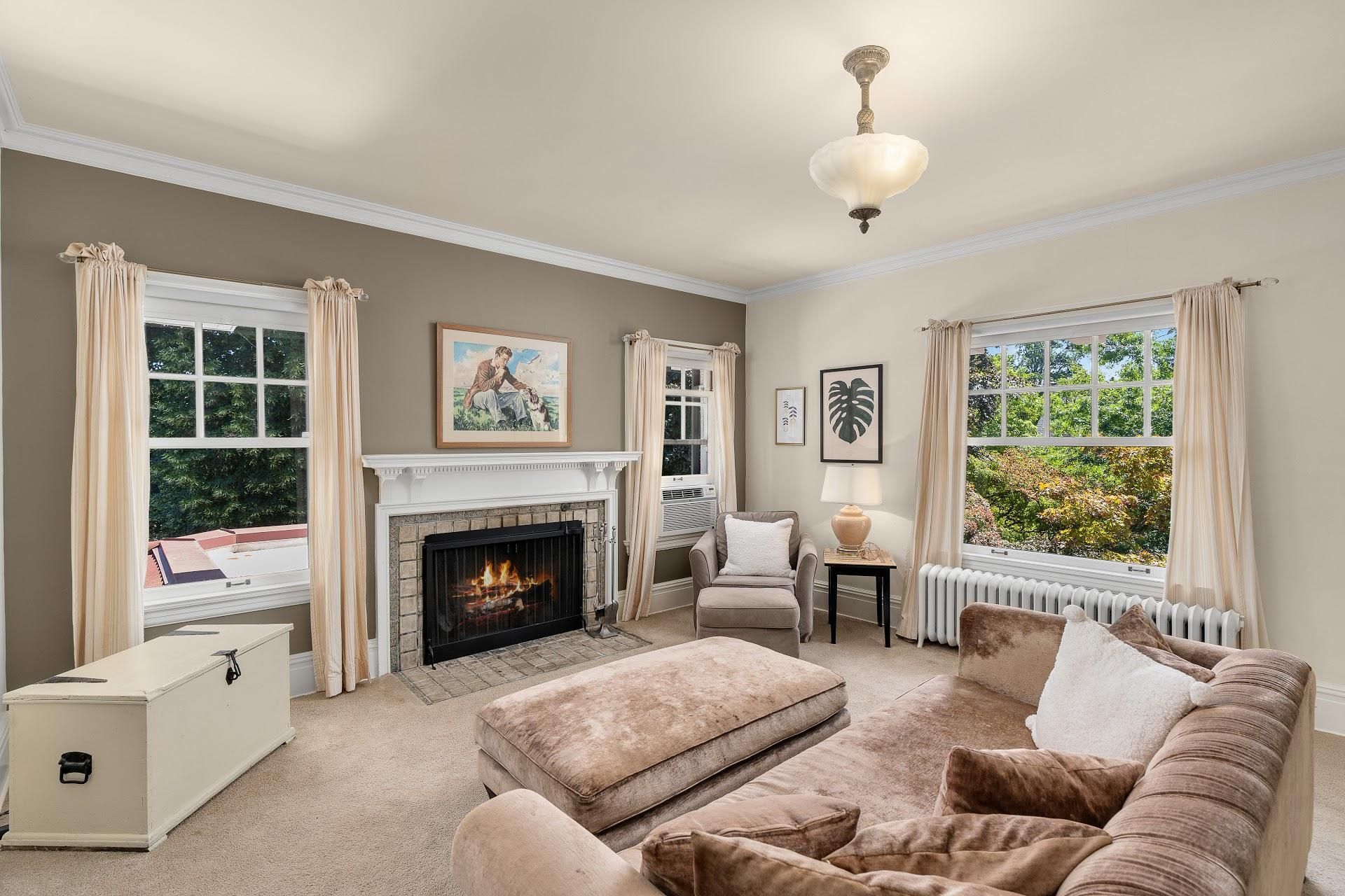 1916 Irvington Colonial Revival primary bedroom sitting room