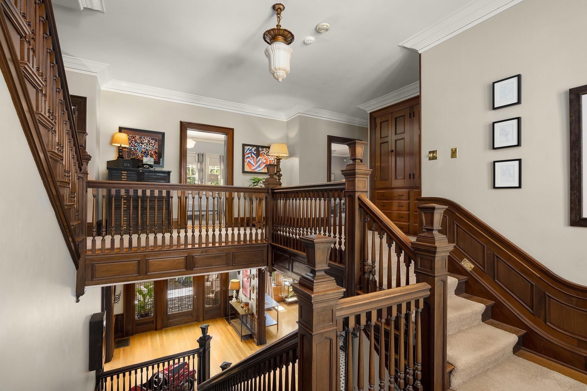 1916 Irvington Colonial Revival 2nd floor landing
