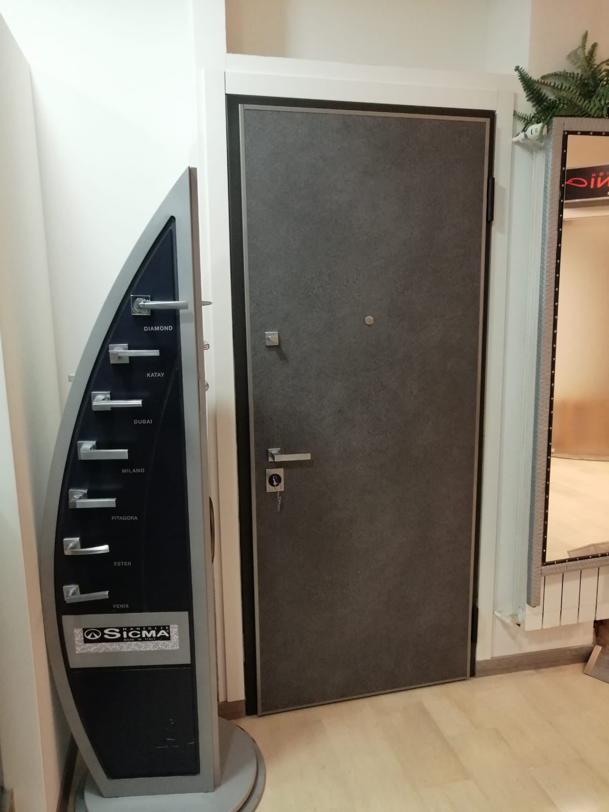 esposizione porte blindate Serr Plus Novara
