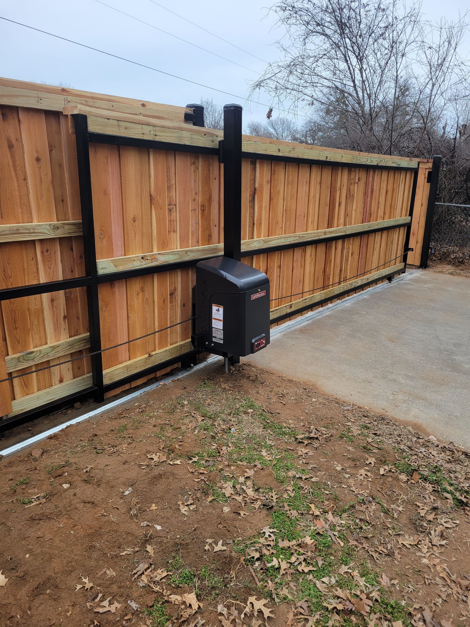 Wood gates and metal frames in Fort Worth, Tx