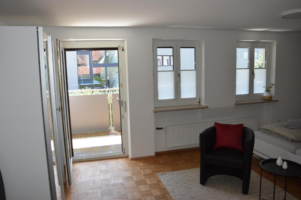 Wohnzimmer mit Blick auf die Terrasse