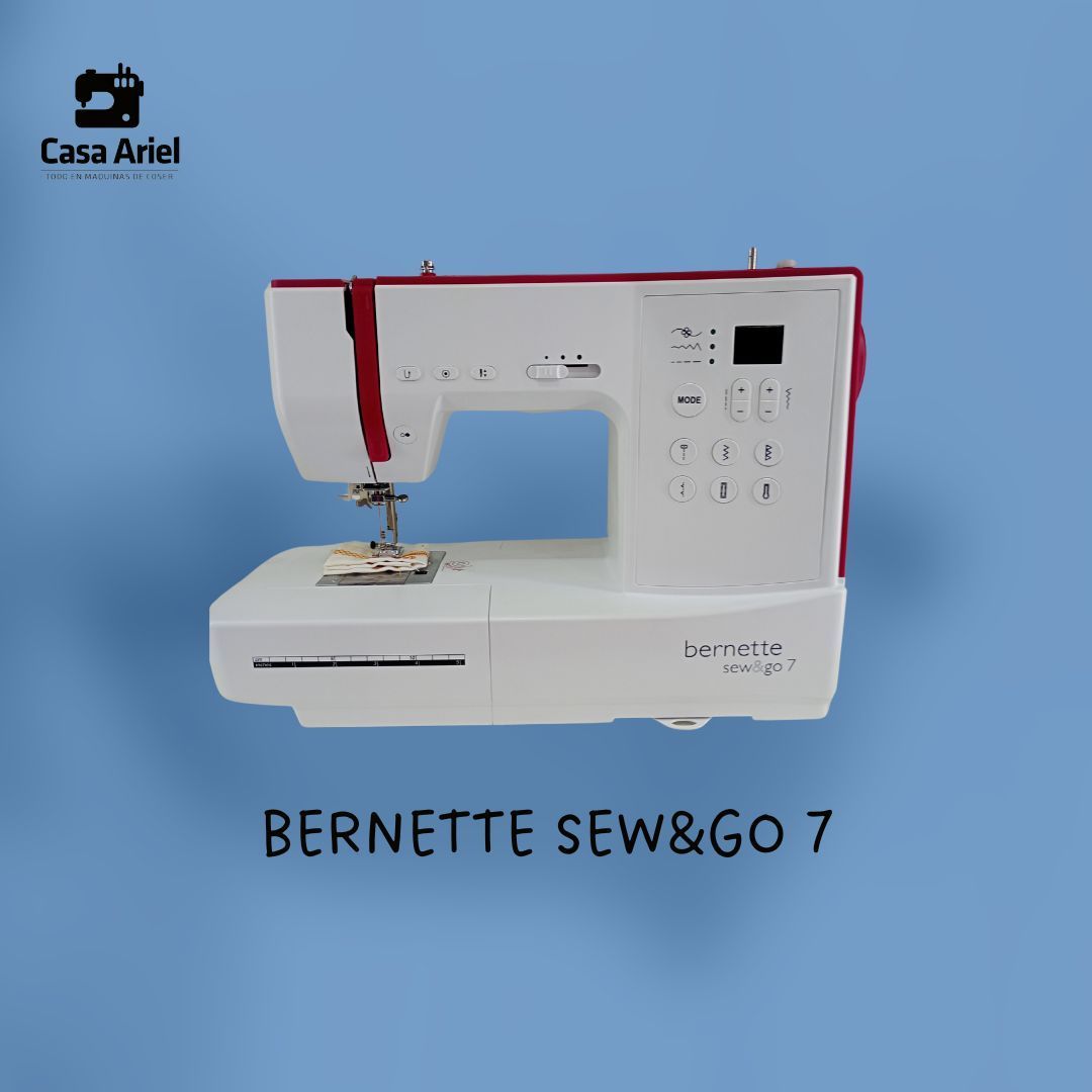 Una máquina de coser Bernette Sew & Go 7 sobre un fondo azul