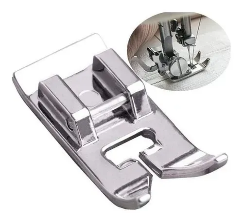 Prensatelas metálico para máquina de coser de caña baja, mostrado tanto aislado como instalado en una máquina.