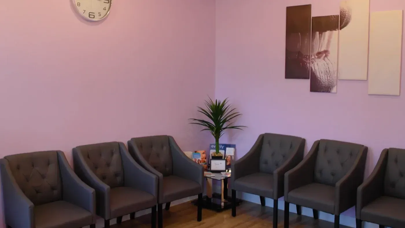 Waiting room at Deluxe Dentistry & Esthetics where patients check in for a tooth extraction