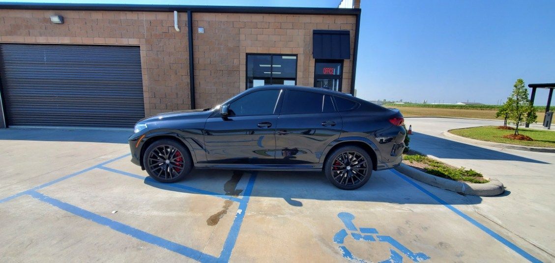 Color Black Tinted