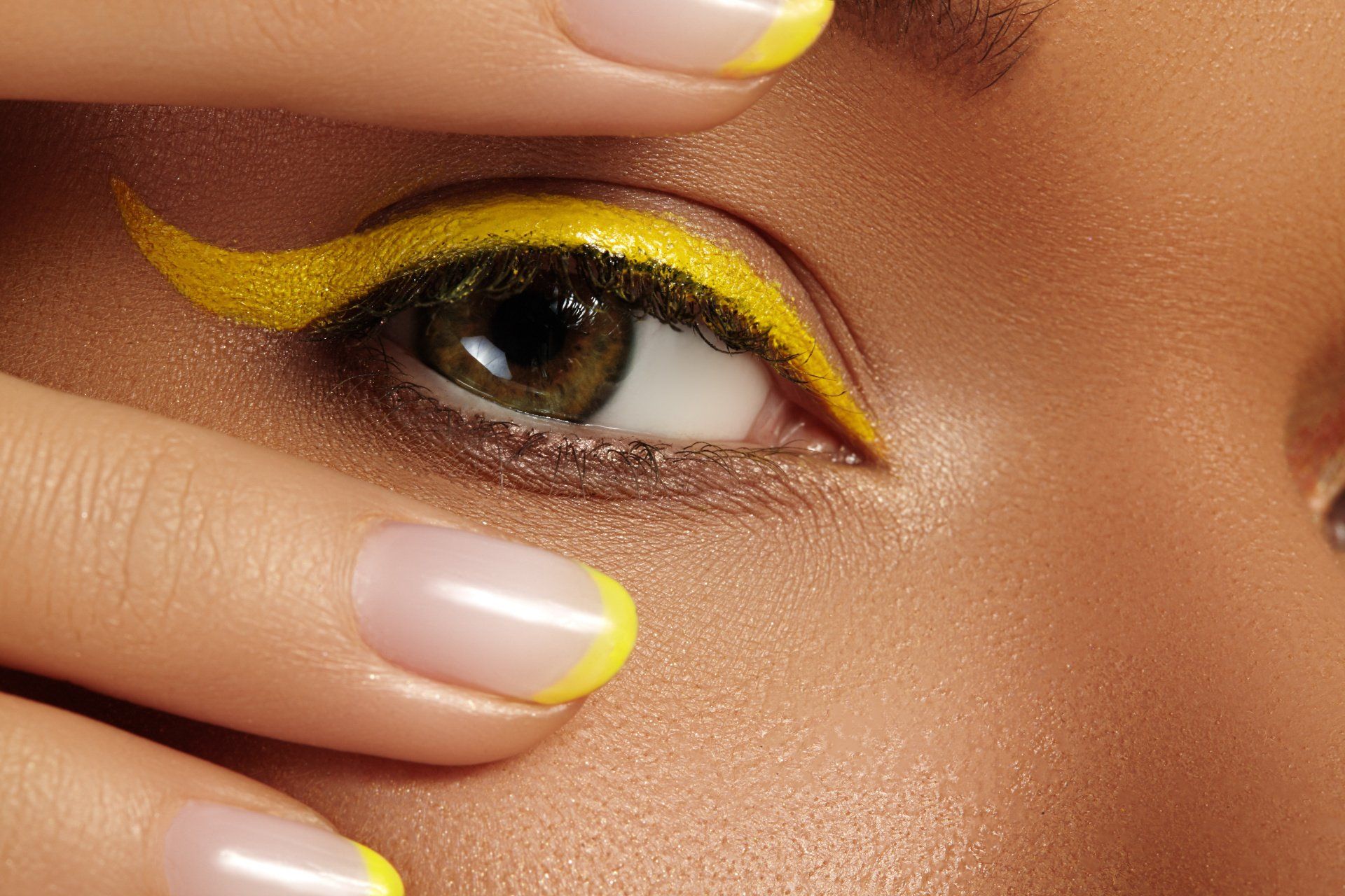 Neon Eyeliner