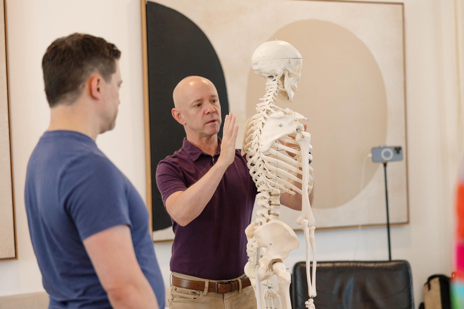Shawn Copeland explaining body mapping and alexander technique using a skeleton